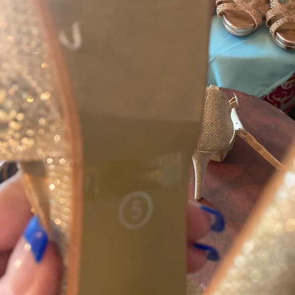 LaSonia gold high heels - Picture 6 of 6